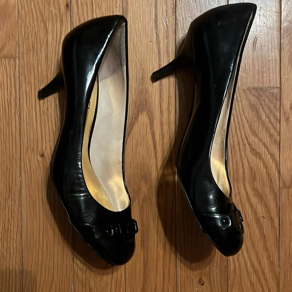 Michael Kor Black Logo Shoes 2.5 inch heel rounded toe - Picture 7 of 15